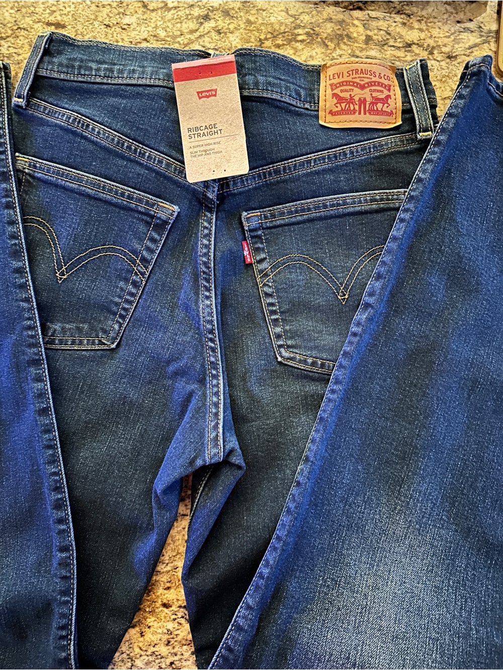 NEW!!  Levi’s Ribcage Straight Leg Denim jeans 
Size W28 L32